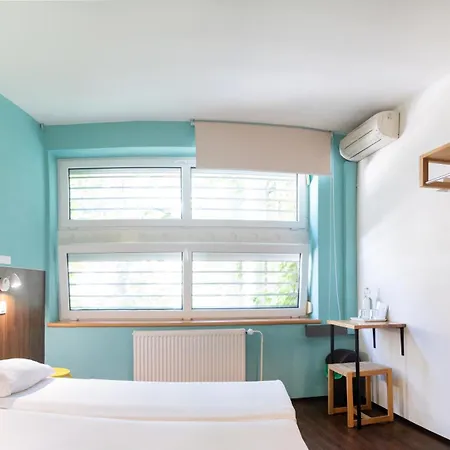 Hostel Safestay Presidential Palace Μπρατισλάβα