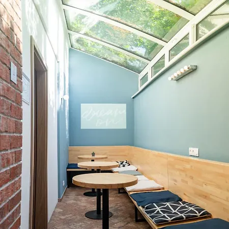 Safestay Presidential Palace Hostal *