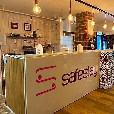Safestay Presidential Palace ホステル ブラチスラヴァ