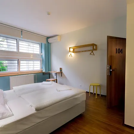 Safestay Presidential Palace Hostal